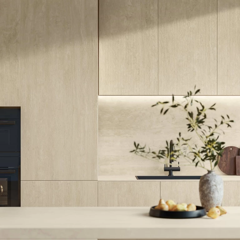 Close-up of the vertical cladding in Travertino Navona White marble-effect stoneware, showcasing its natural texture and delicate veining that enhances brightness.