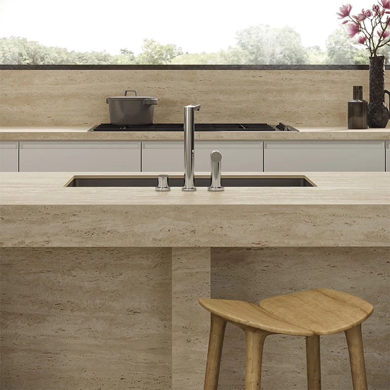 lastra-gres-per-rivestimento-cucina-travertino-sand-atlas-plan