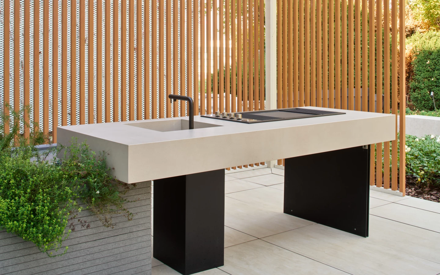 Die Architektur verschmilzt mit der Landschaft