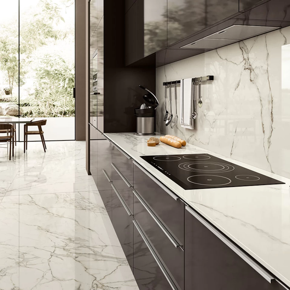 Marble look stoneware backsplash for linear kitchen - Atlas Plan