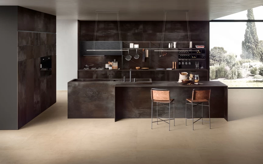 Modern black kitchen in metal look stoneware - Atlas Plan