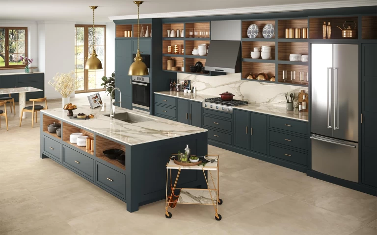 Marble look stoneware backsplash for a classic kitchen - Atlas Plan