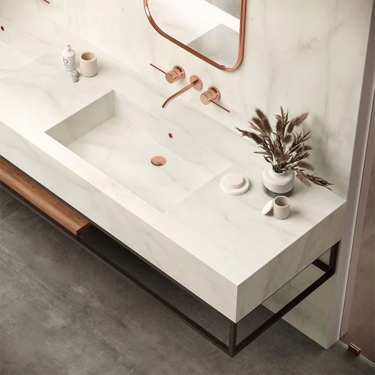 Lavabo recouvert de grès effet marbre – Atlas Plan