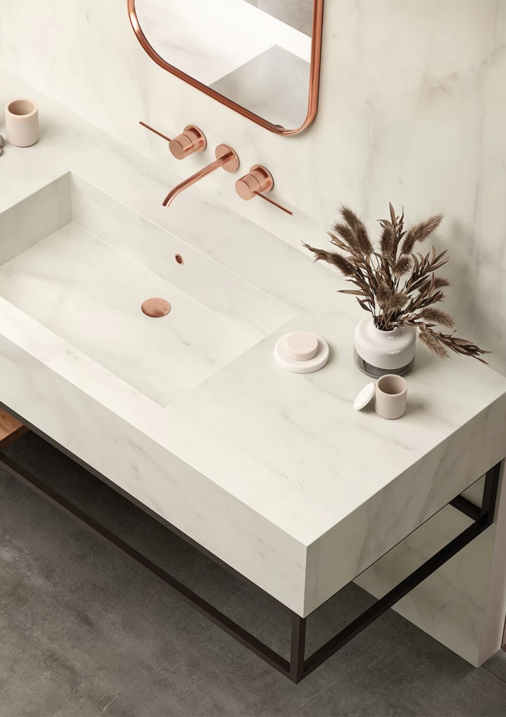 Revestimiento lavabo gres porcelánico efecto mármol blanco – Atlas Plan
