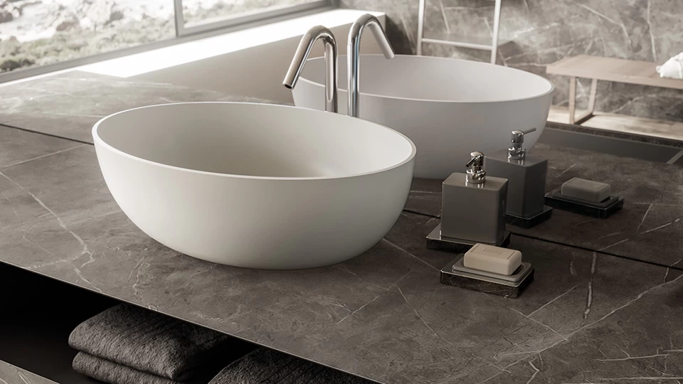 Bagno gres porcellanato effetto marmo grigio con lavabo – Atlas Plan