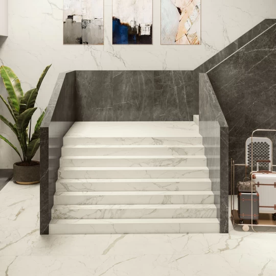 Escalera en gres porcelánico efecto mármol blanco – Atlas Plan