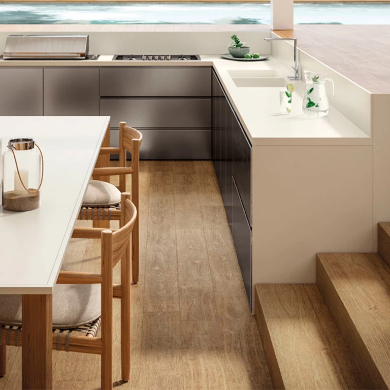 Outdoor kitchen with wood effect tiles flooring