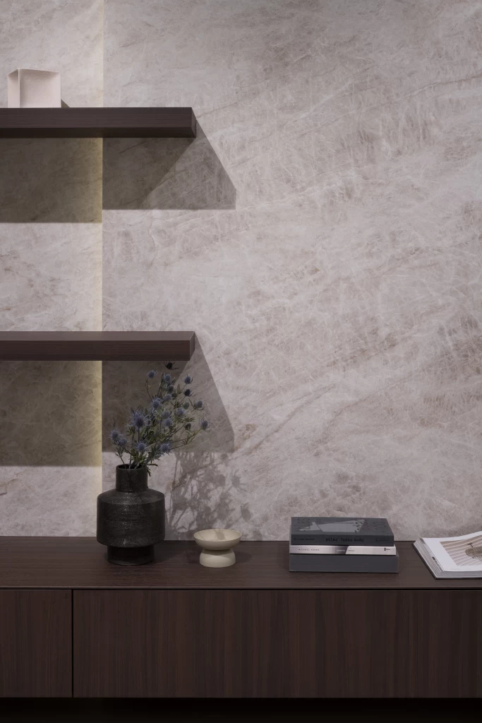 Concepto "One Space" para el stand de Atlas Plan en Cersaie 2025