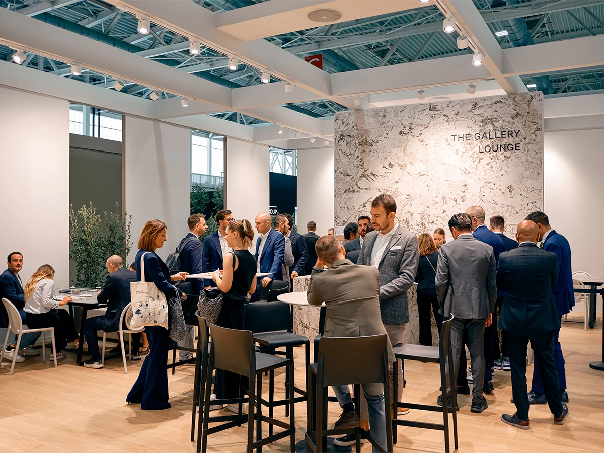 Посетители стенда Atlas Plan на Cersaie 2025