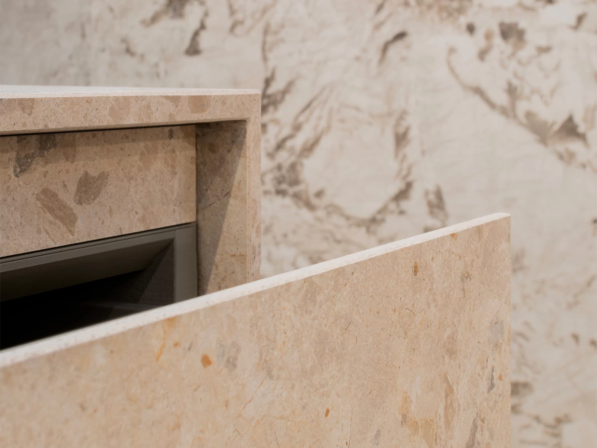 Фрагмент кухни Atlas Plan × Modulnova на выставке Sicam 2025