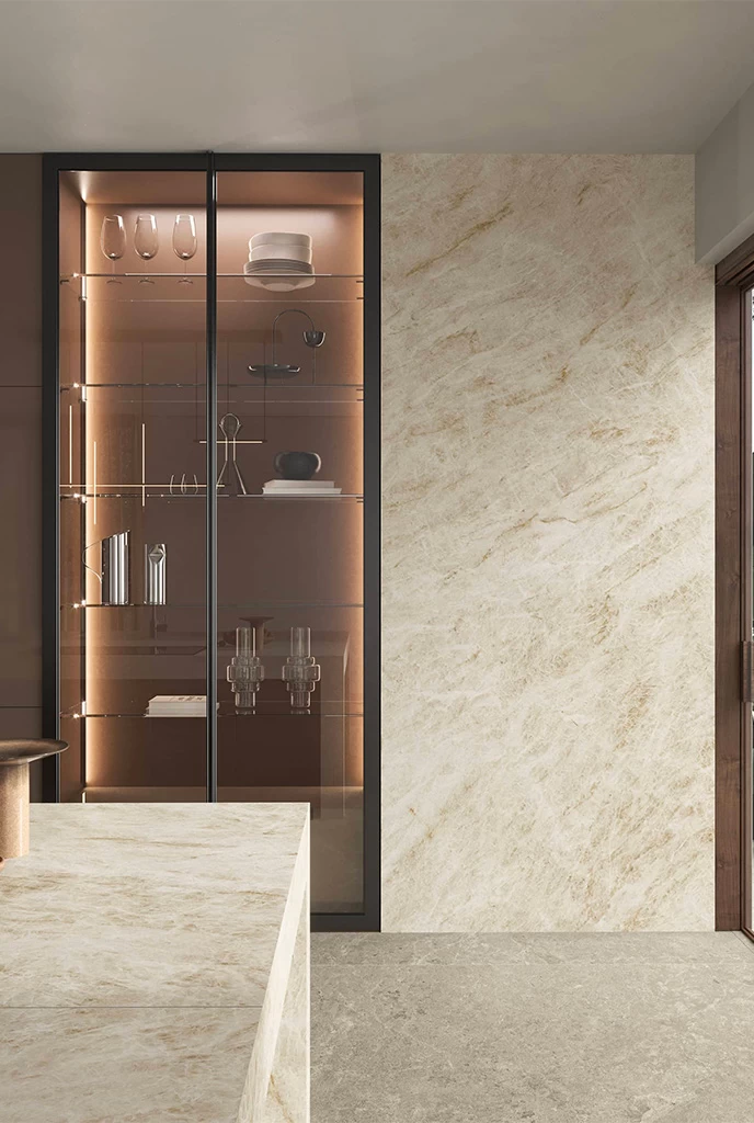 Настенная облицовка из керамогранита Taj Mahal White Atlas Plan с нежными прожилками и светлым фоном