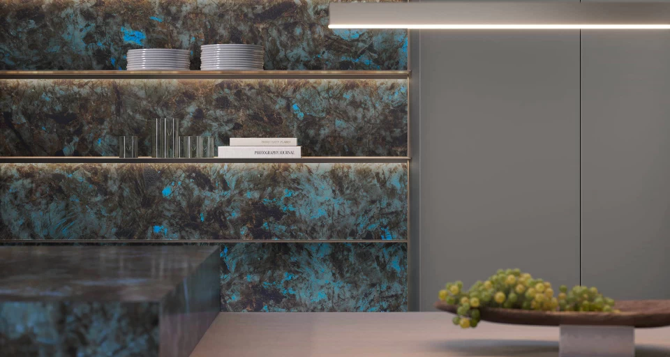 Kitchen with dynamic accent surface in Atlas Plan porcelain stoneware