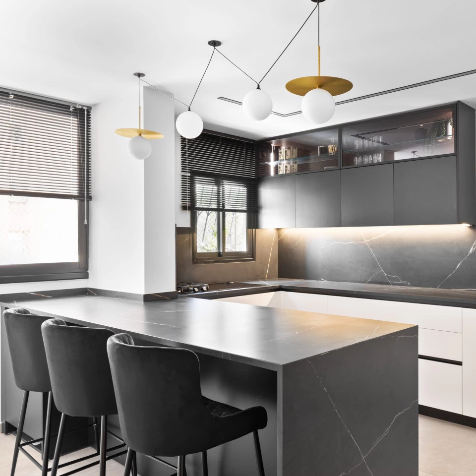 Minimal-chic kitchen project with Black Atlantis by Atlas Plan