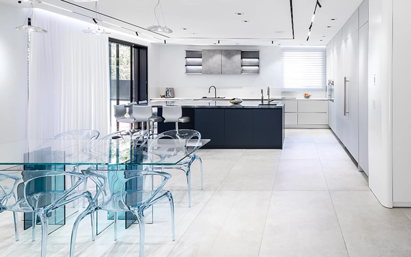 Bancone cucina stile moderno con grandi lastre Boost White Atlas Plan