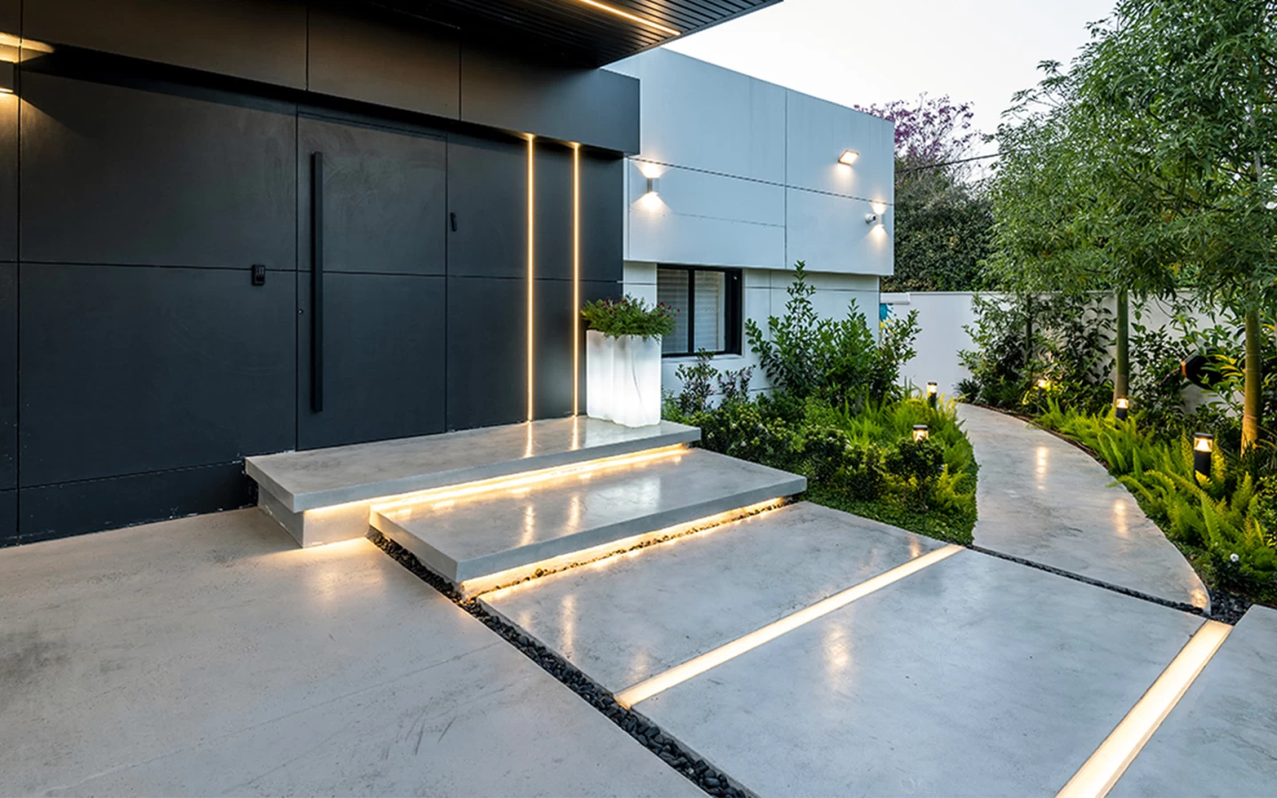 Elegante fusione indoor outdoor Boost White Atlas Plan