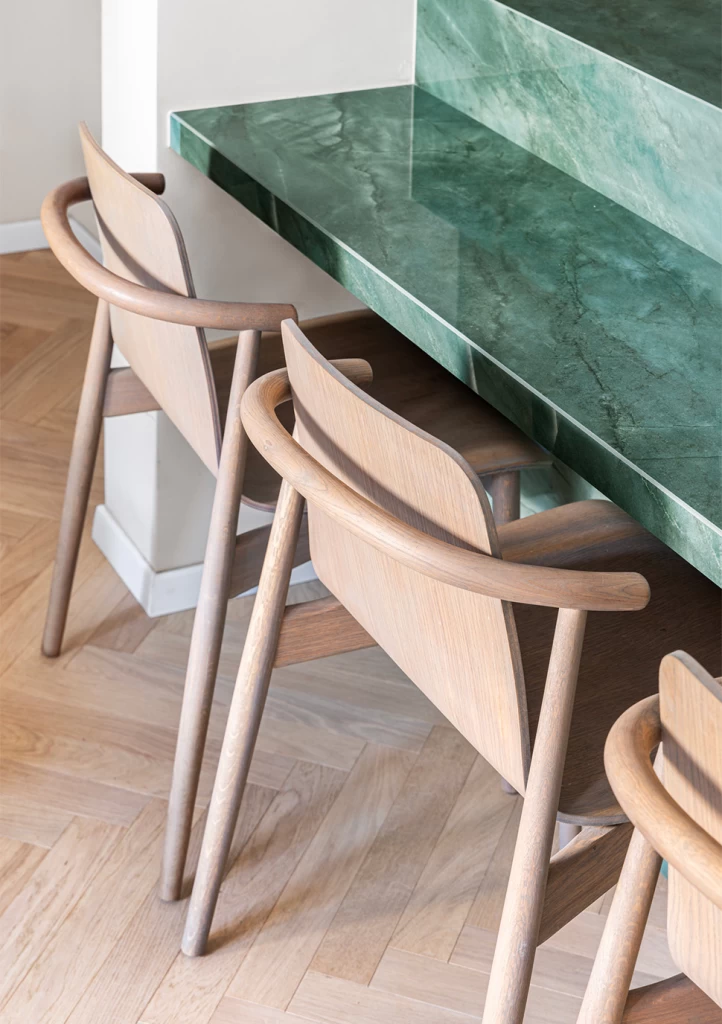 Exotic Green marble-effect porcelain stoneware to add a vibrant and dynamic touch - Atlas Plan