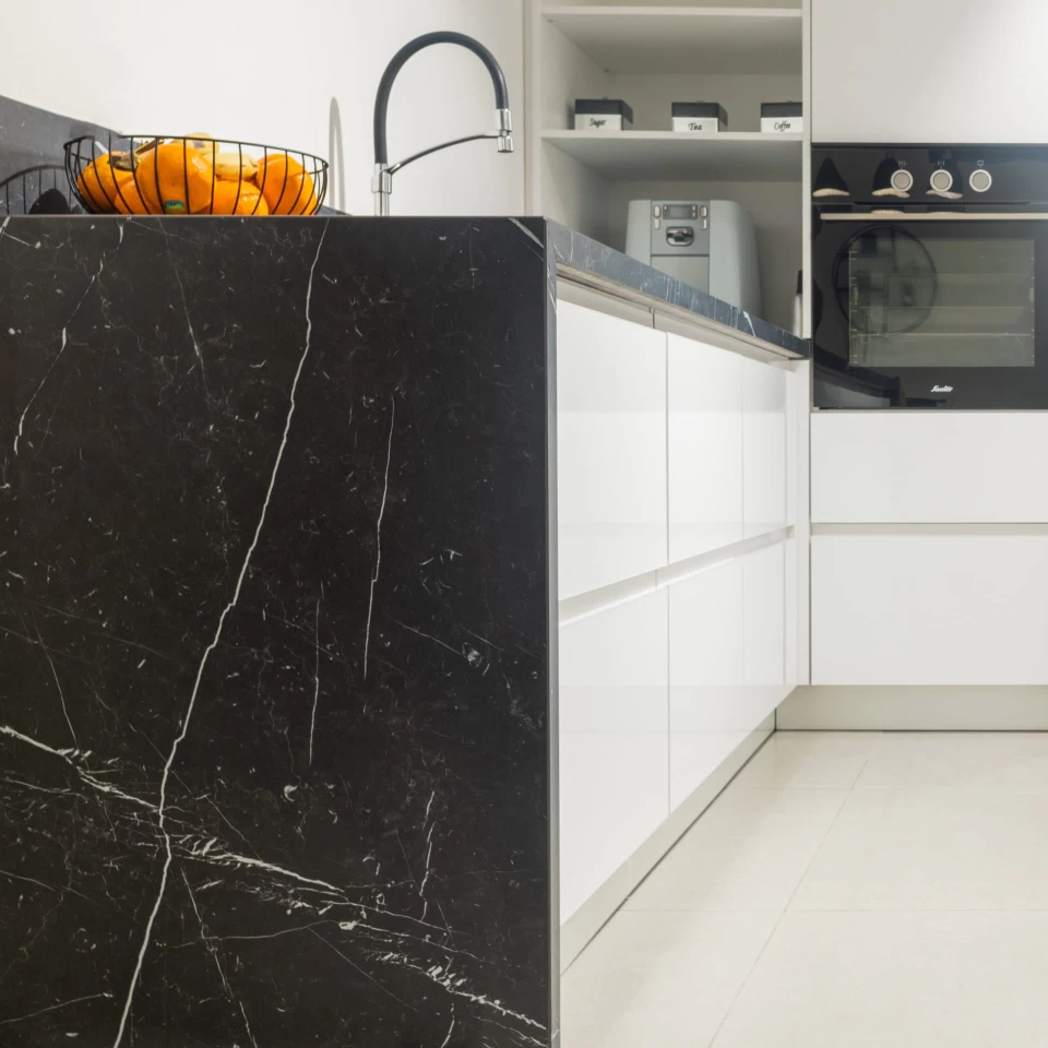 atlas-plan-black-marble-look-stoneware-kitchen-israel-project