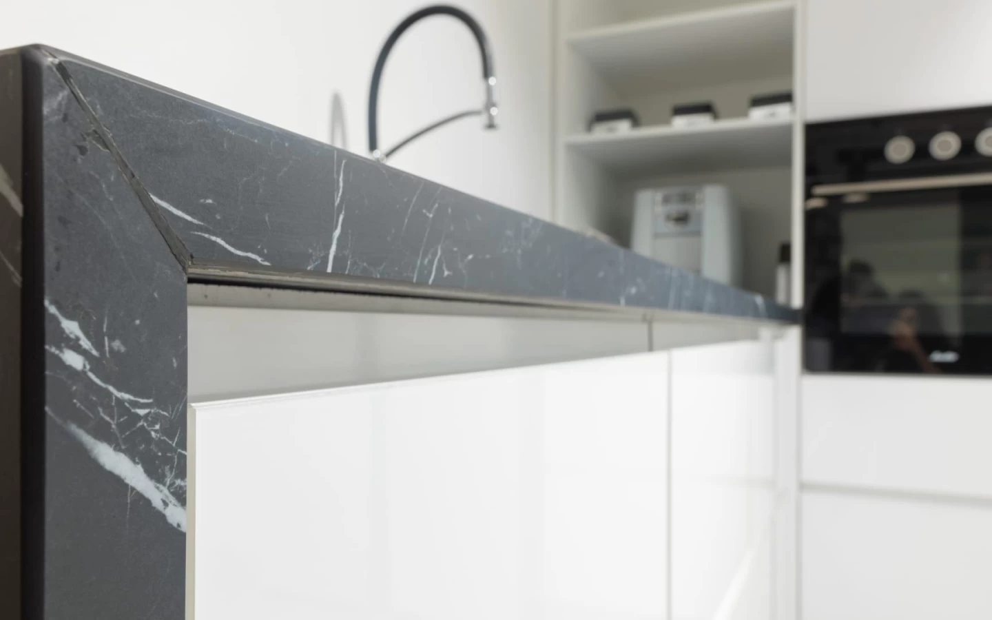 atlas-plan-kitchen-project-black-marble-look-stoneware-large-slabs