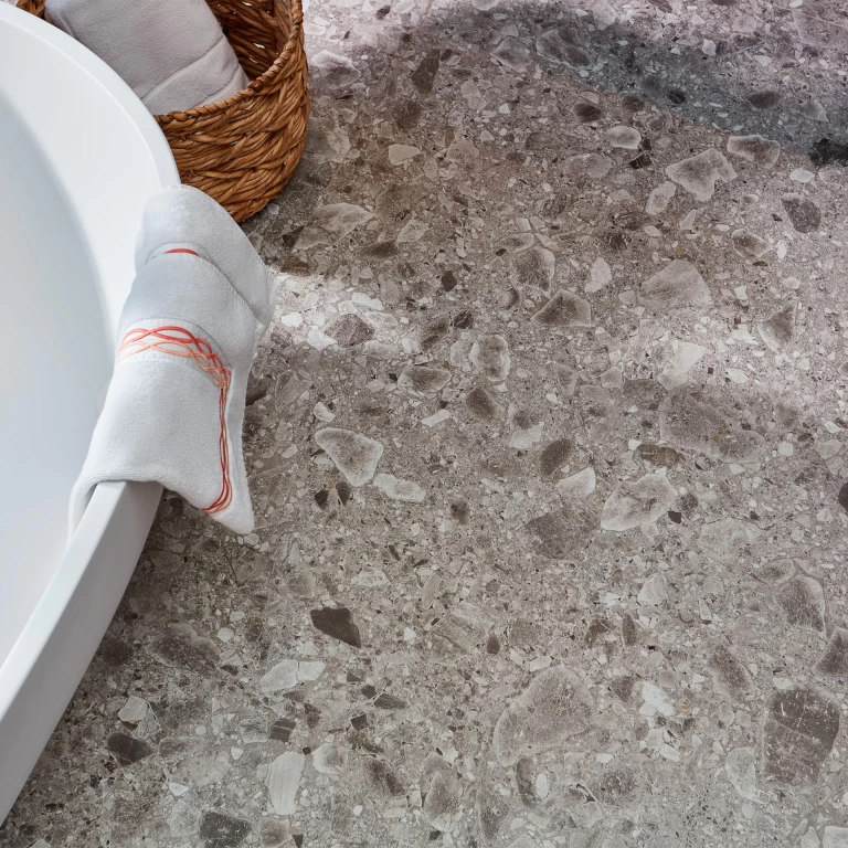 Ducha de gres porcelánico efecto piedra natural Ceppo di Grè Atlas Plan