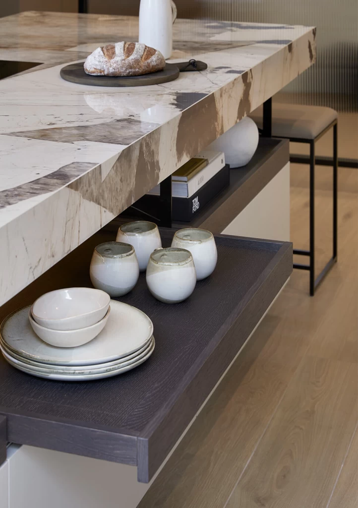 Kitchen worktop and backsplash in Atlas Plan porcelain stoneware
