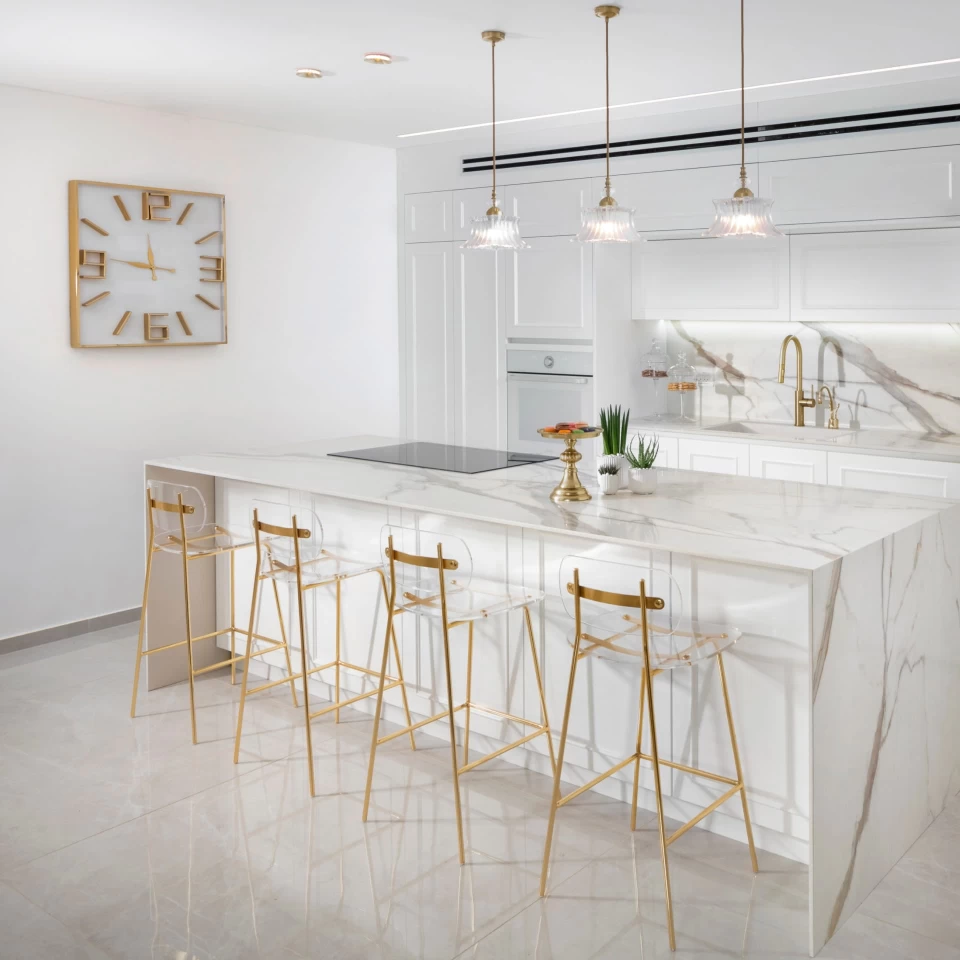 projet-cuisine-et-salon-avec-gres-effet-marbre-atlas-plan