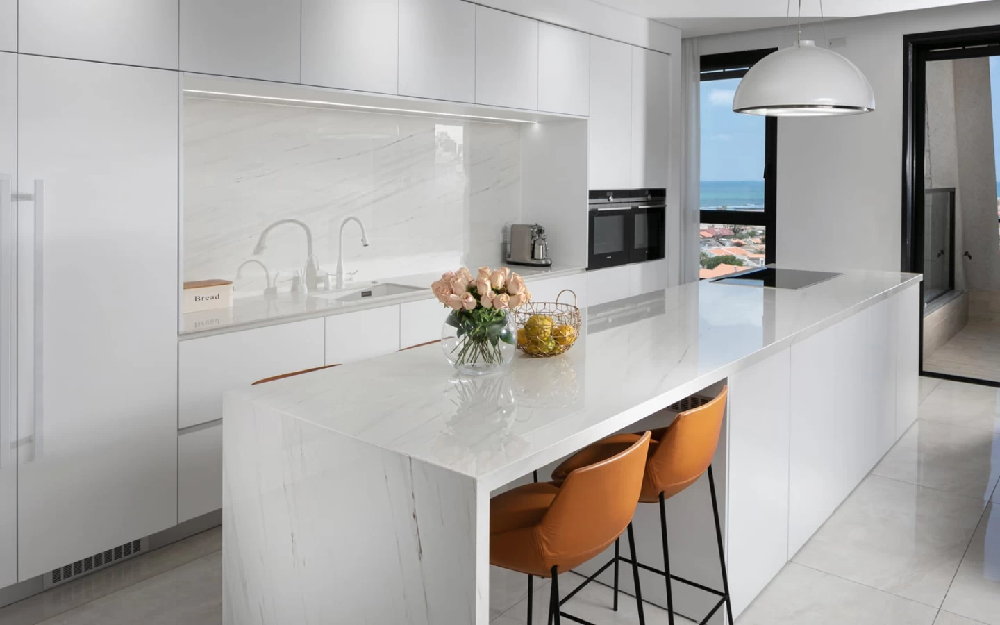 kitchen-worktop-with-white-marble-look-stoneware-slabs-atlas-plan