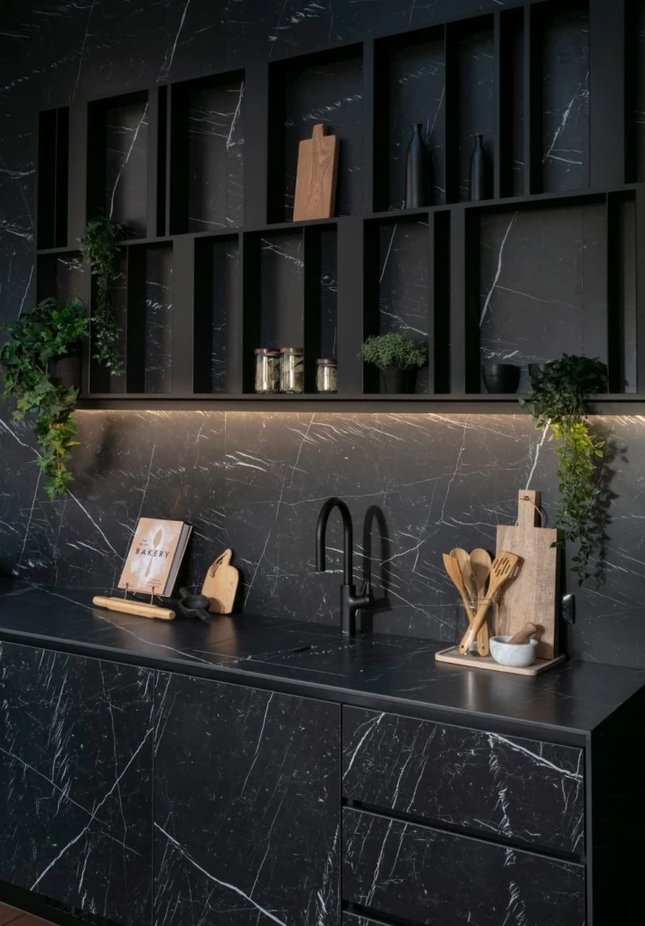 Outdoor kitchen project with large Nero Marquina marble-effect slabs by Atlas Plan